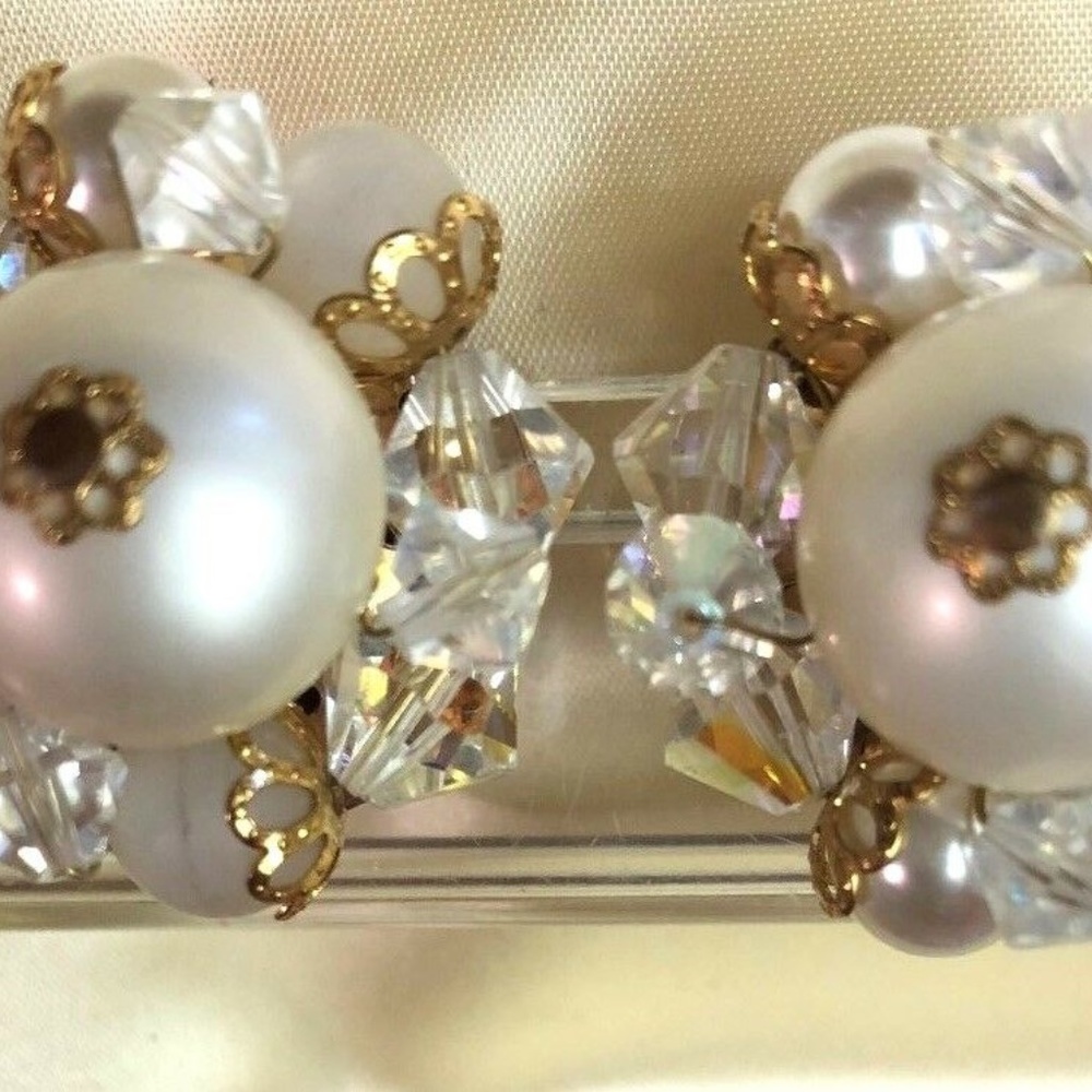 VINTAGE ESTATE FIND GOLD TONE EARRINGS
